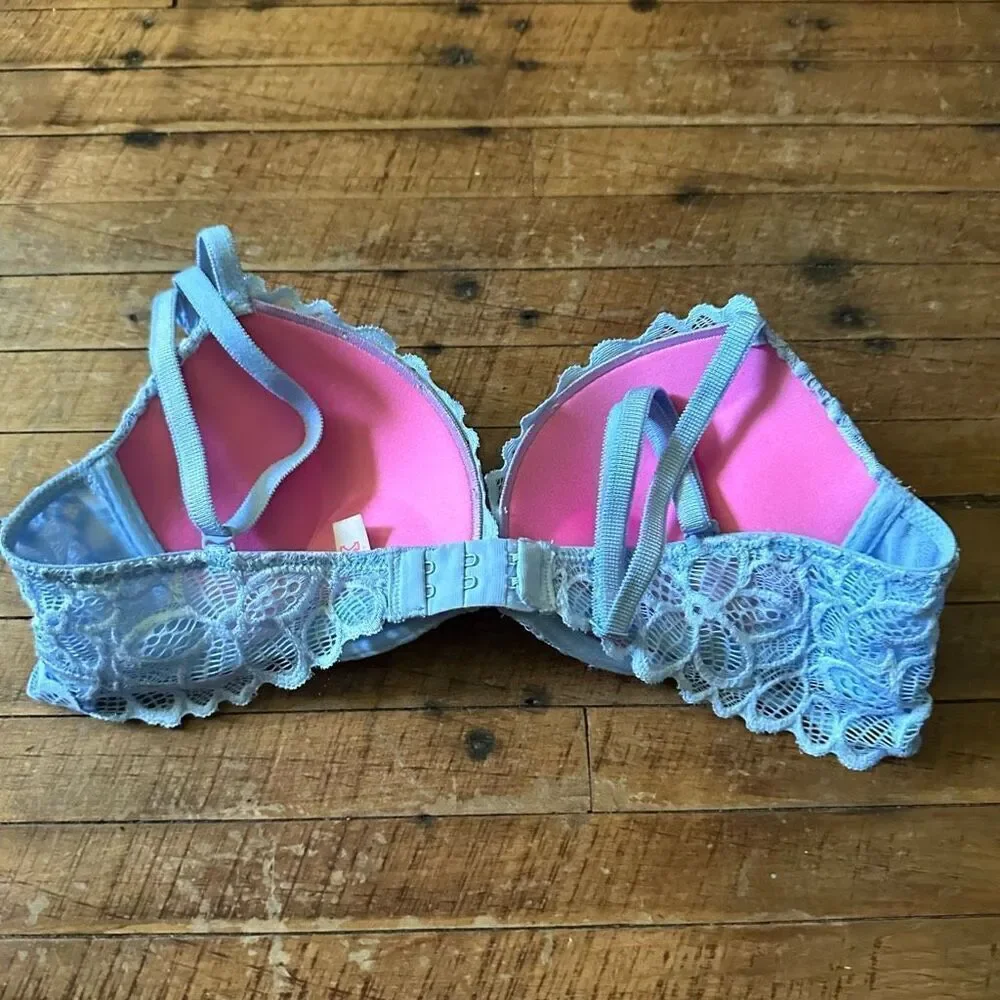 Victoria’s Secret date super plush blue lace 34A bra